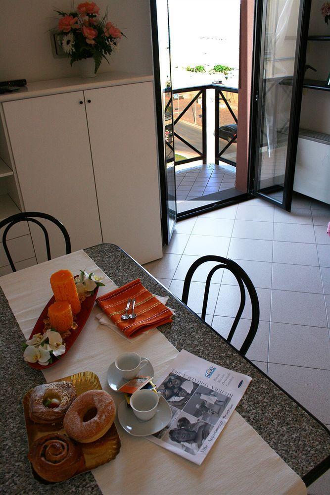 Residenza Sol Holiday Римини Экстерьер фото
