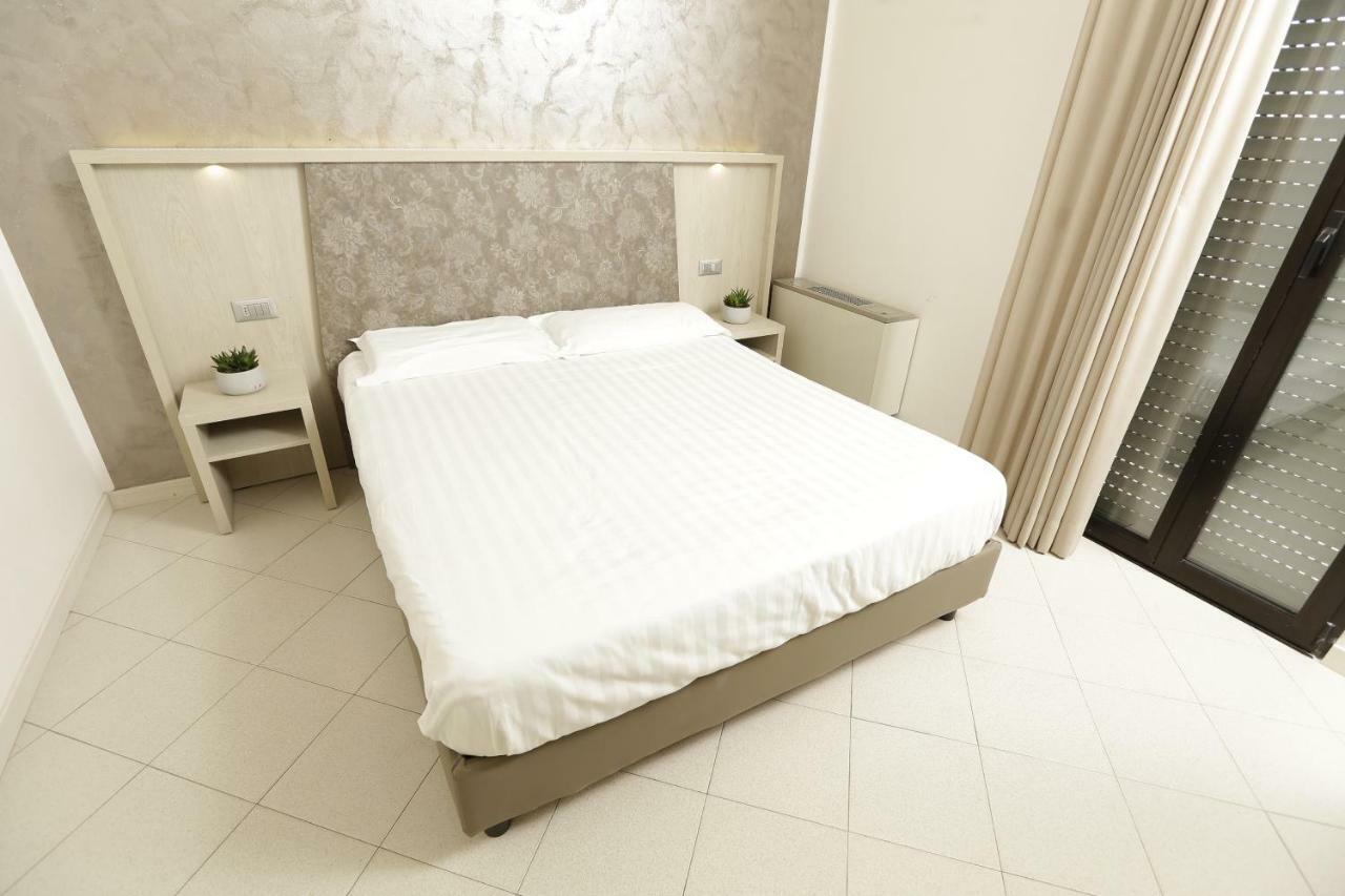 Residenza Sol Holiday Римини Экстерьер фото